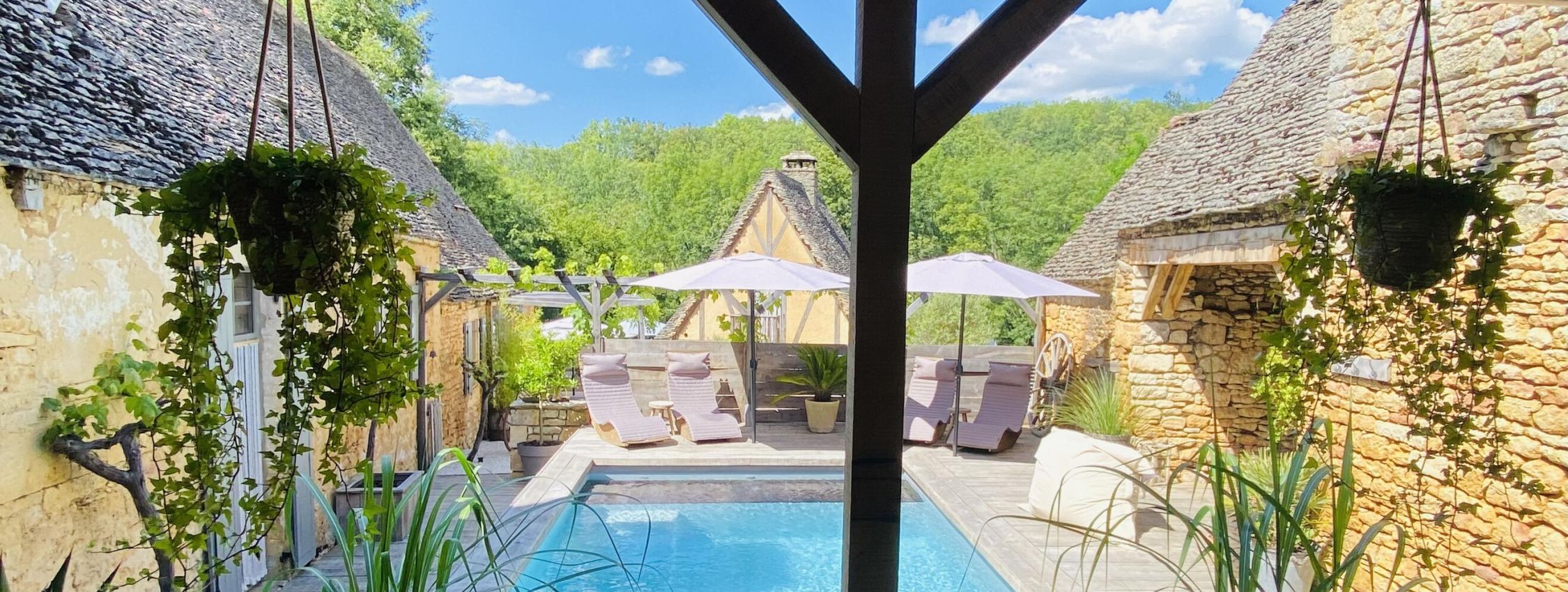 domainedoffette-sunny-pool-view